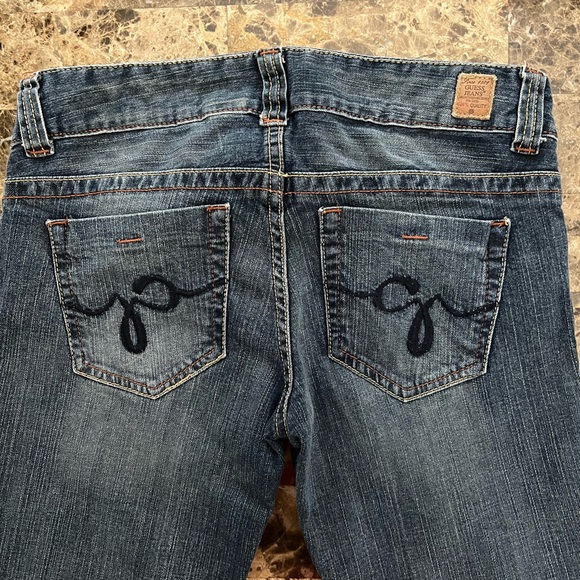 🧡Guess Women’s Daredevil Boot Cut Low-Rise Medium Wash Jeans Size 28🧡 - Picture 4 of 7